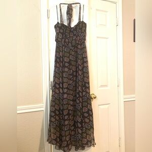 Maxi Dress that ties around the neck, beautiful print beaded front. Super cute!